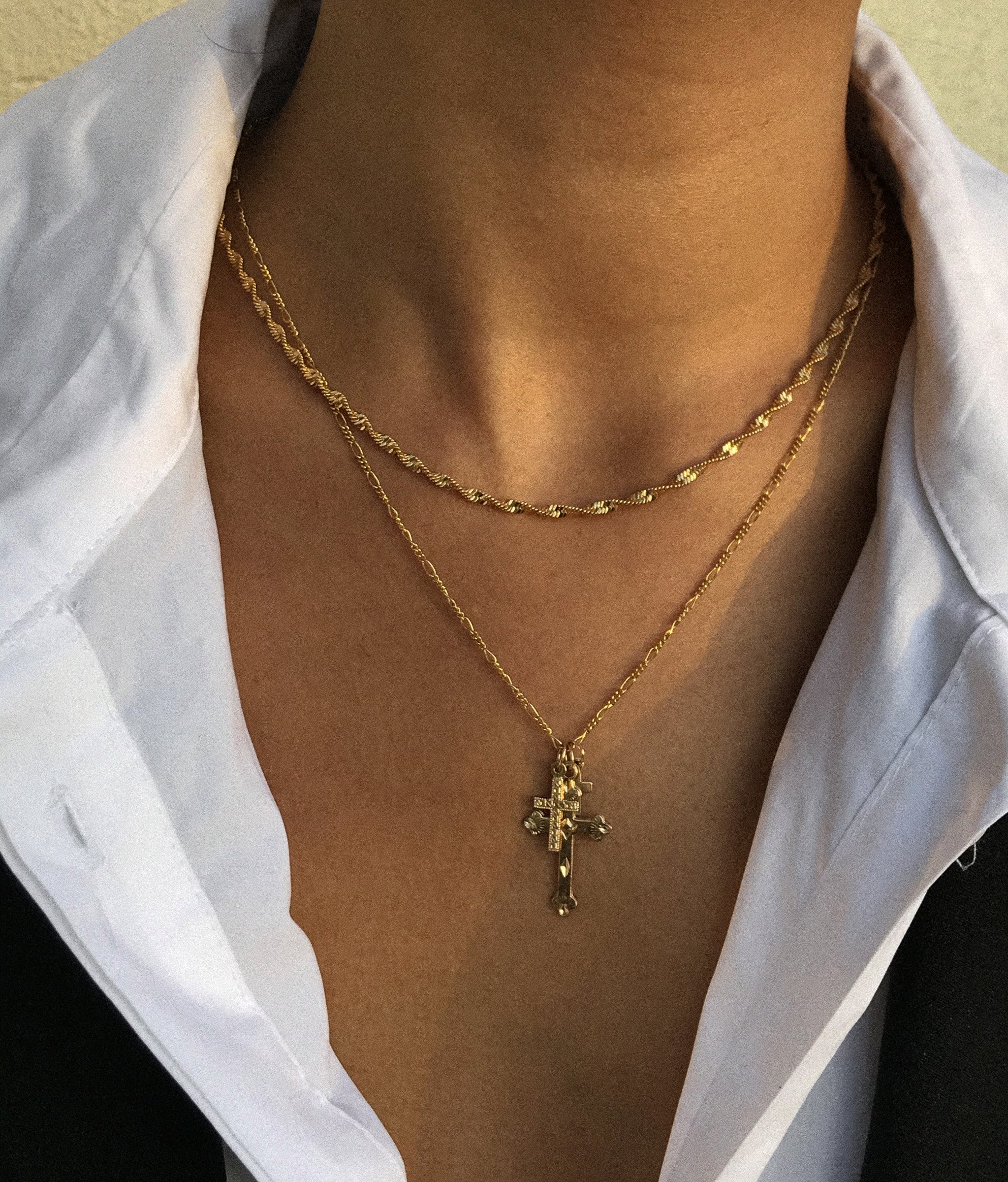 TRES CRUCES NECKLACE